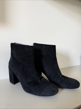 Stuart Weitzman Black Suede Ankle Booties. Sz 9M